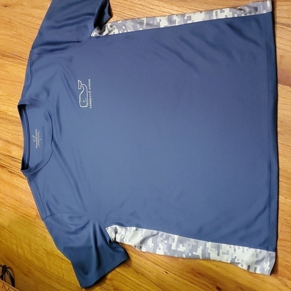 𝅺Vineyard Vines Blue Whale Tee Sz Large - Picture 1 of 5